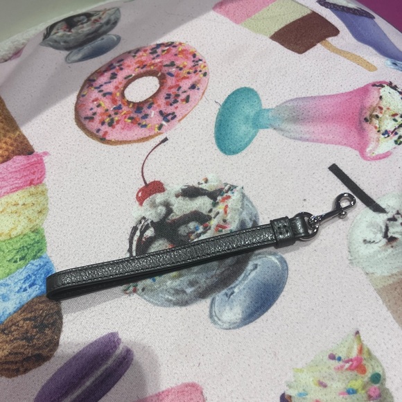 A wristlet bag clip - Picture 1 of 2